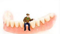 珠海牙科醫院鑲假牙嘅價格是幾多?