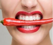 磕的不是“瓜子”，是“瓜子牙，丑哭了！