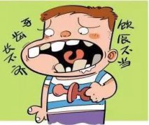 7歲男孩吃飯要泡水，“倒八字”牙嚇壞了媽媽！